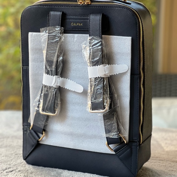 Kaya 15 inch laptop backpack in deep sea - Picture 4 of 8